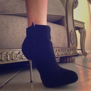 Shoe dazzle black high heel boots w/ gold heel 😍